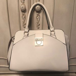 Leather purse perfect for spring/summer!